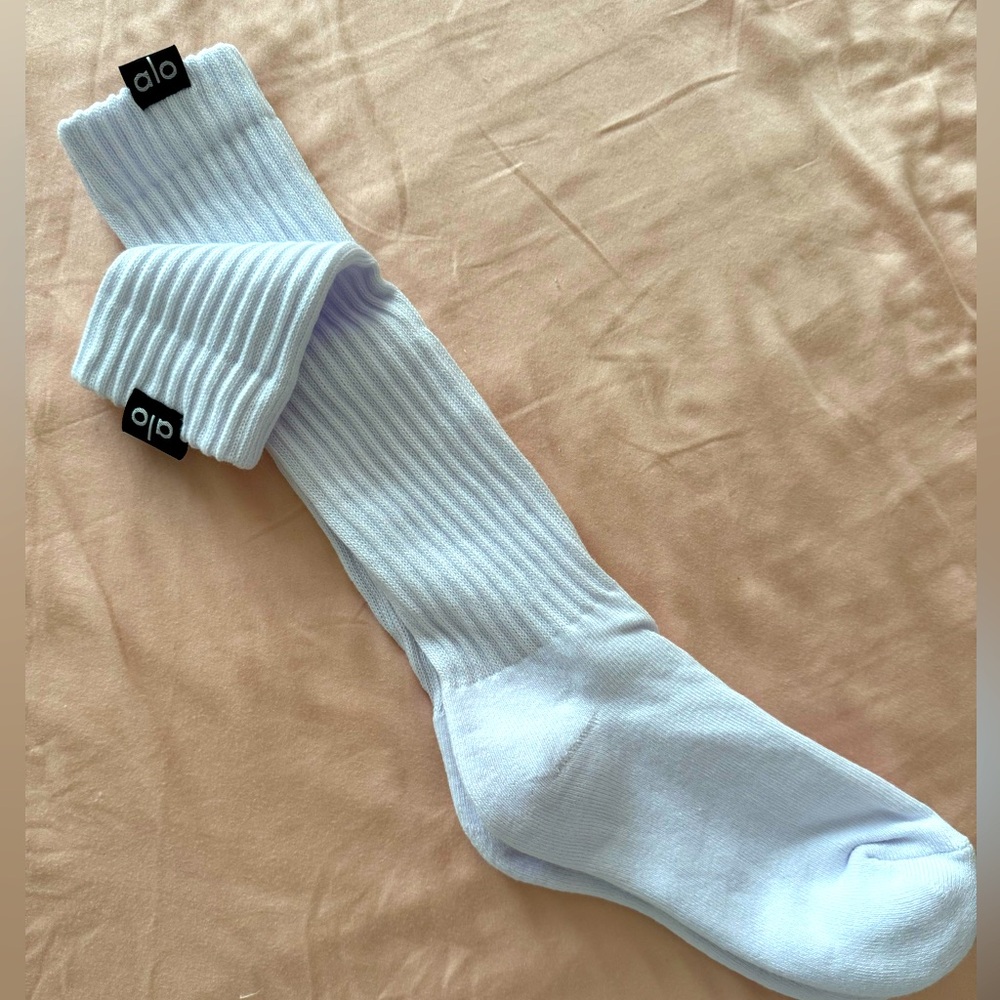 ALO yoga scrunch socks. White. Size S-M — NEW!